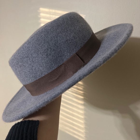 Gray Hat - Picture 1 of 3